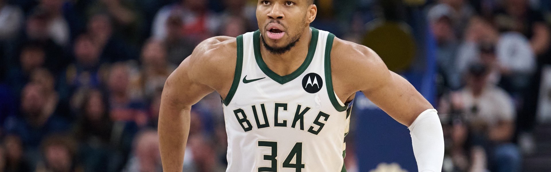 开云-没太多办法！字母哥半场得10分4板5助 多次强攻搏犯规&amp;罚球8中6