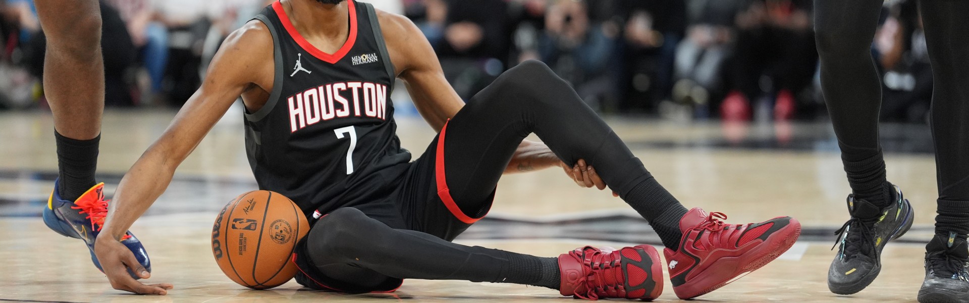 开云官网-比尔·西蒙斯：若知道范弗里特受伤 火箭当时就不会换来KD